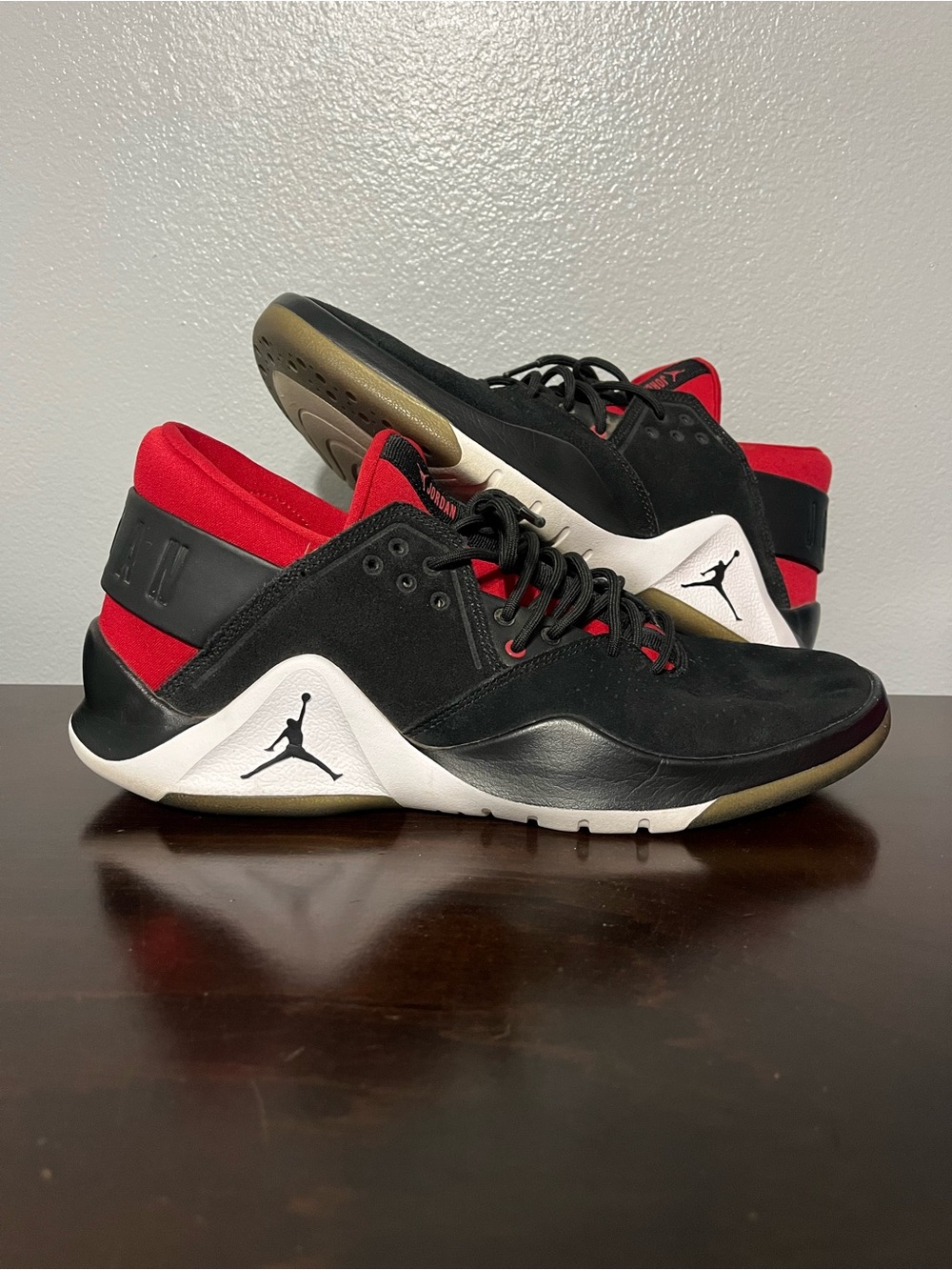 Jordan Men’s Black and Red Mid-Top Sneakers